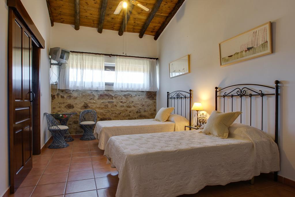 Casa Rural Las Gamitas Hotel Almoharin Room photo